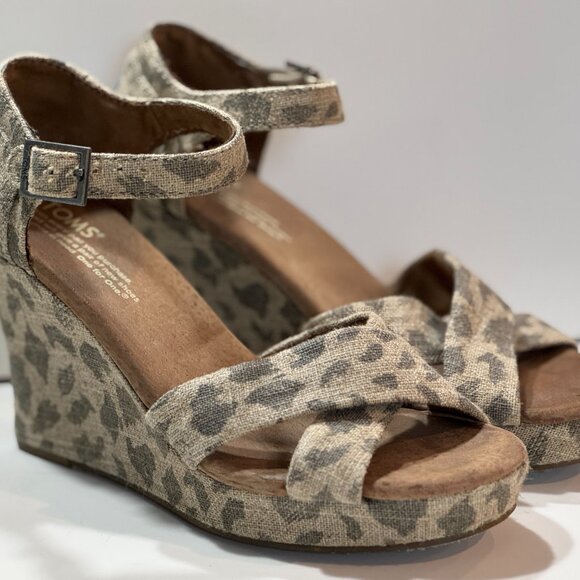 🐆 TOMS Women's Leopard Print Wedge Sandals – Size 6.5 - Picture 2 of 11